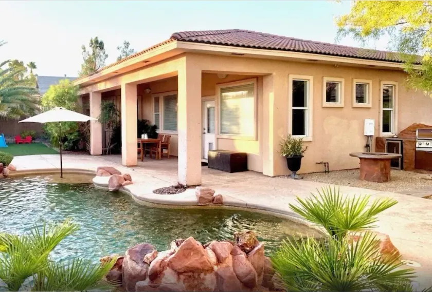 4-bedroom Luxury Oasis Las Vegas Pool House - Image 1