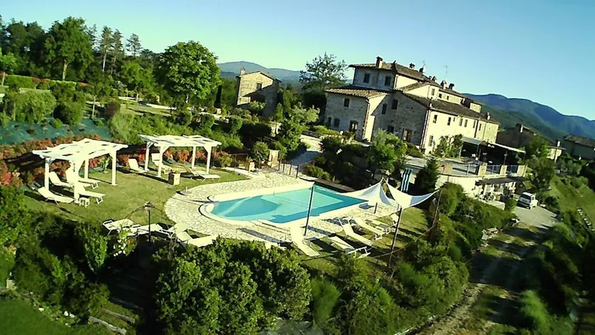 Apartment in the heart of a beautiful property in the Tuscan countryside. - Image 1