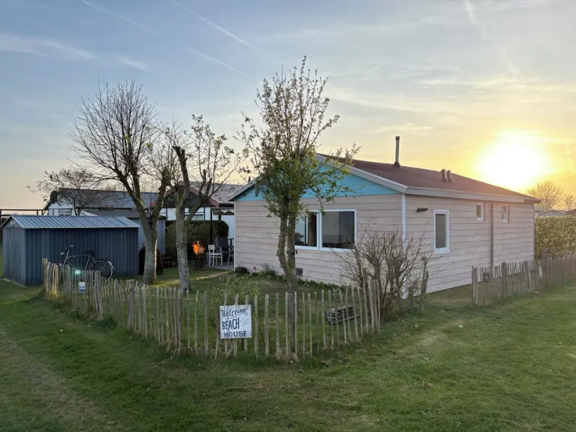 Small, detached vacation home in a small family-friendly park - Image 1