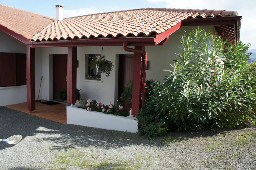 T2 quiet, comfortable close to the Basque Coast - Image 1
