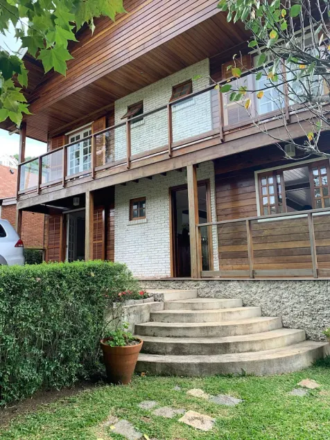 Maravilhosa Casa de Campo em Condomínio Fechado - Image 1