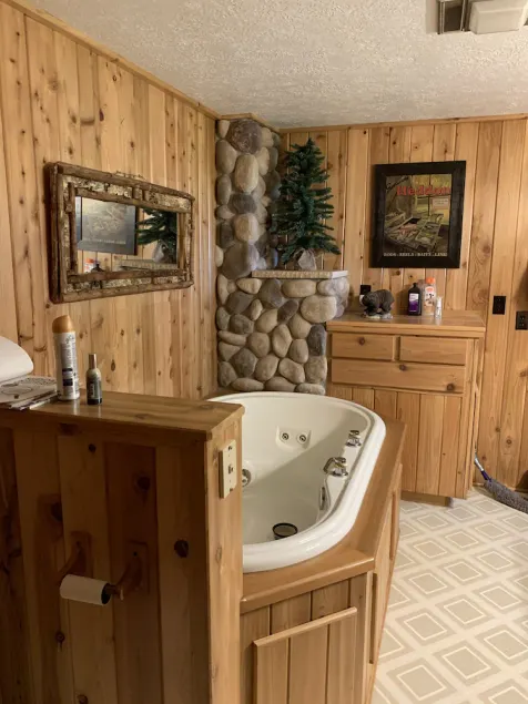 Hayward, Wi private cabin with great fishing, in the Chequamegon national forest - Image 1
