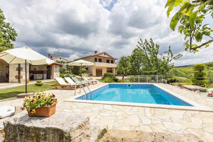 Entspannung pur, ruhig gelegenes Landhaus mit Pool - Image 1