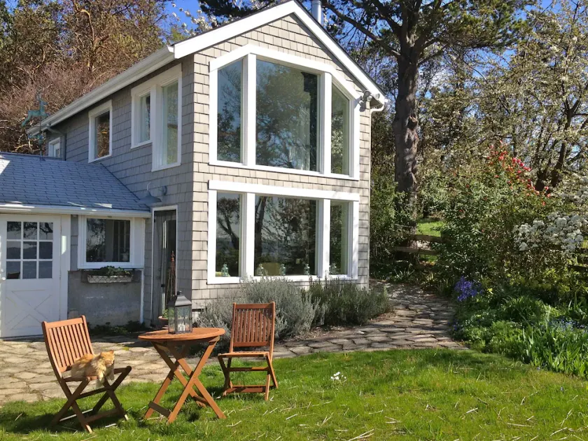 Vashon Island Loft  & Beach - Pet Friendly - Image 1