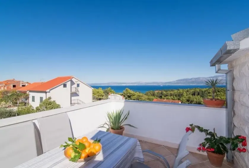 Appartement de deux chambres avec la terrasse et la vue sur le mer Supetar, Brac (A-16774-b) - Image 1