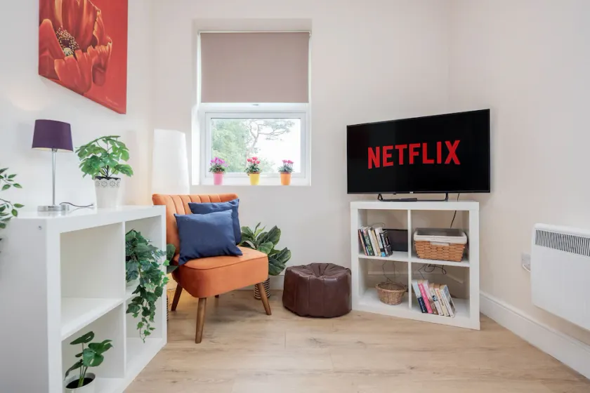 Elegant Luxury Flat, Converted Pub with Free Parking - Image 1