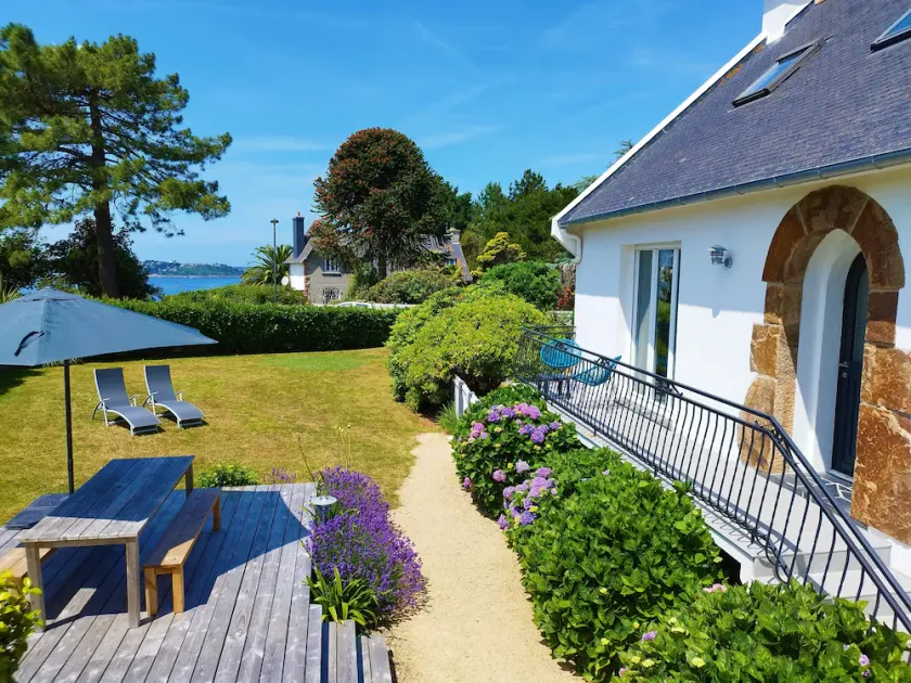Ty Gwenn – Maison vue mer 3 chambres 🔑🔑🔑 900m port/plages Côte de Granit Rose - Image 1