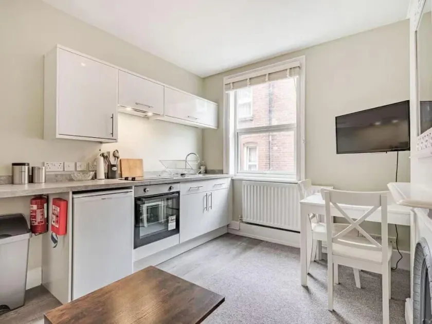 Apartment 3 - Image 1