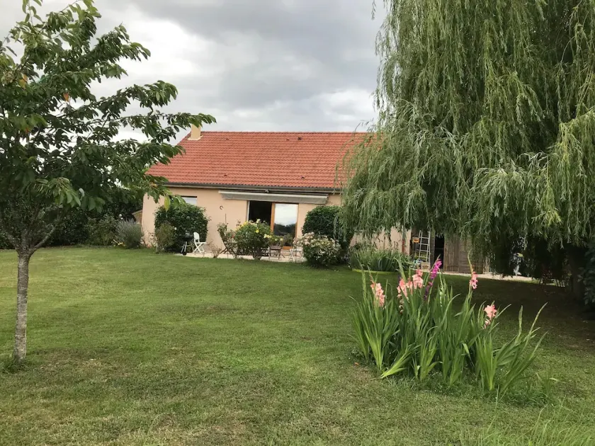 Detached house on large plot of land near Jura and wine route - Image 1