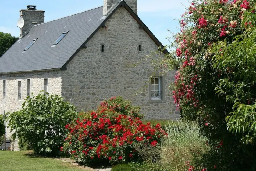 Old farmhouse in Montchaton Orval sur sienne near Mont Saint Michel - Image 1
