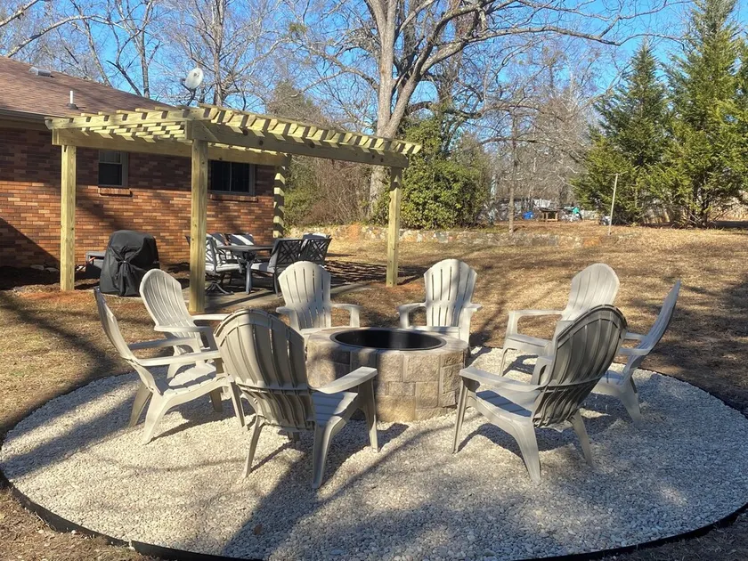Charles Street, Hot tub, Near Downtown Greenville - Image 1