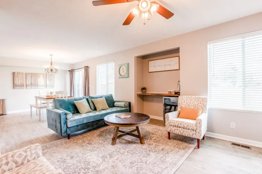 3B Townhouse 5min to Liberty Hospital Voice of America Park - Image 1