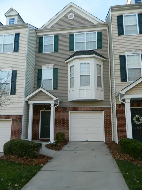 Cozy and Convenient Furnished Townhome w/view - Image 1