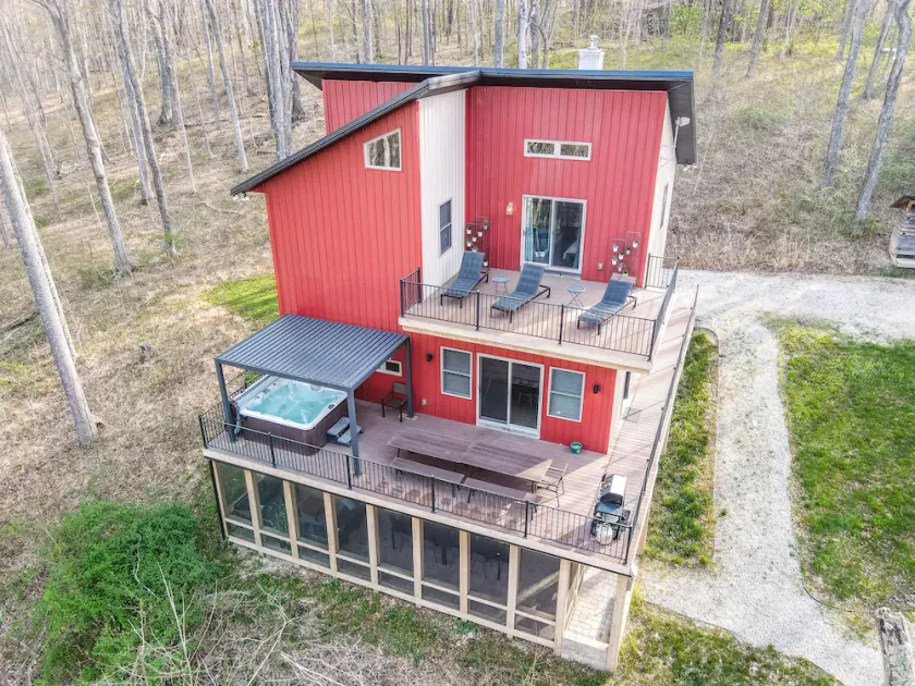 Spacious luxury cabin with hot tub and a great view! - Image 1