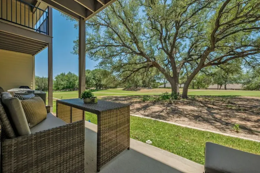 New `Hogan Haven` Golf Course! Lake! Pool! Gym! - Image 1