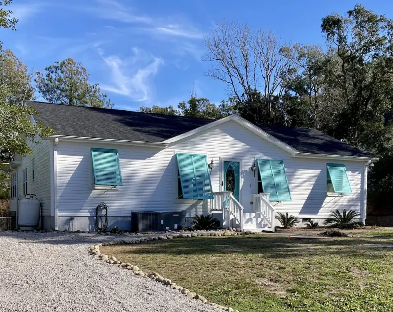 Four bedroom home and short walk to the beach! - Image 1