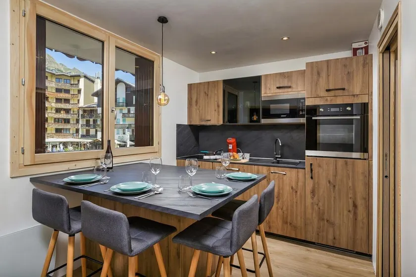Cham Sud Triolet A109 | 2-min to Aiguille du Midi | Balcony | Sleeps 4, Chamonix, France - Image 1