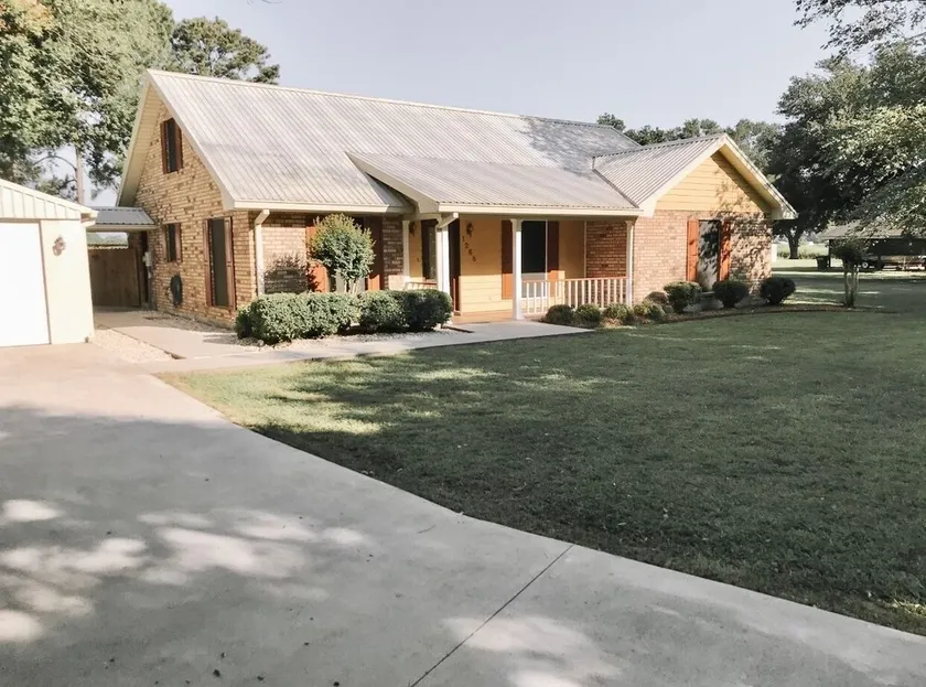 In the heart of Cajun country! Entire home with pool. - Image 1