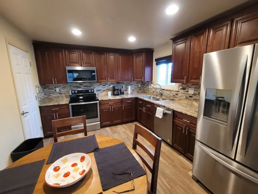 Great location, 10 min downtown Denver. 15 to Red Rocks. Regis university 5 min  - Image 1