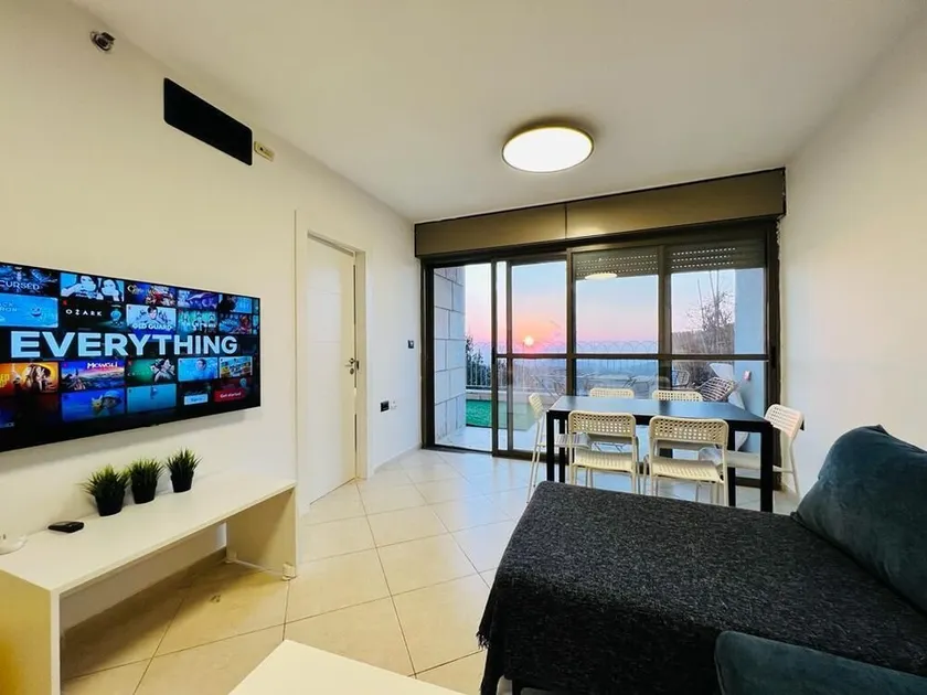 yellow equipment apartment with amazing view and great location - Image 1