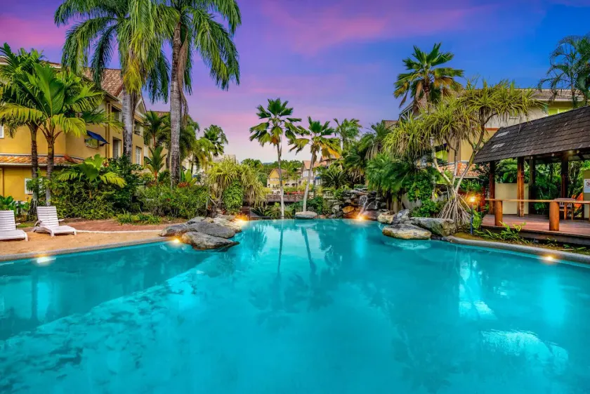 Linaria Lakes - Tropical Resort Apartment | Pools & Gardens | Near CBD & Reef - Image 1
