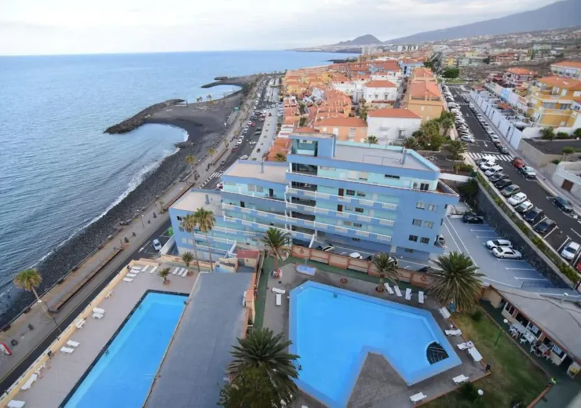FERIE, TENERIFE, KANARISKA ÖAR, NY PLATS 2 havsvattenpooler på stranden - Image 1