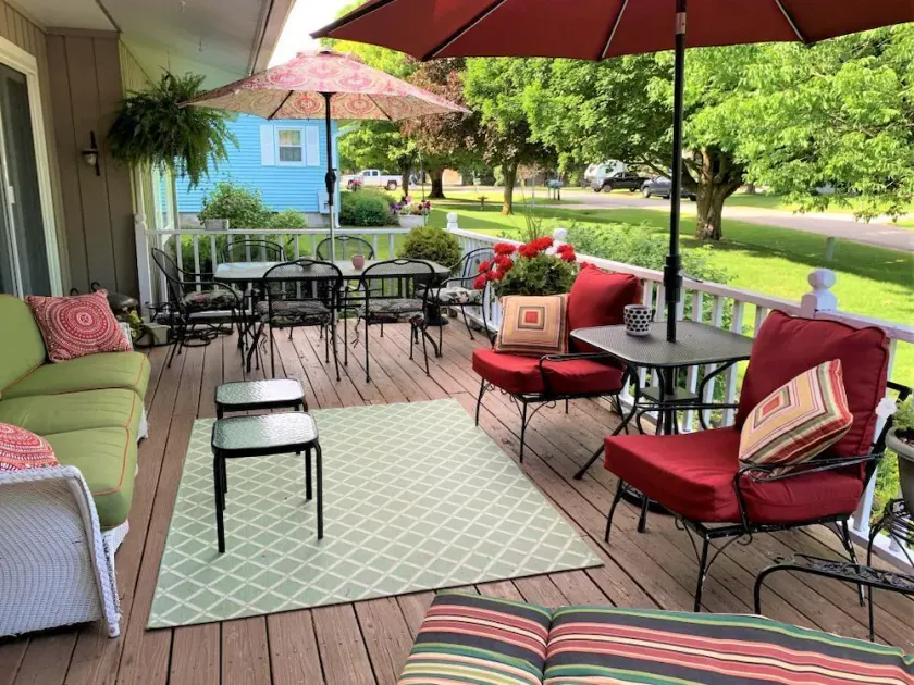 Perfect Getaway - 5 min walk to beach, Tart trail, boat/kayak launch - Image 1