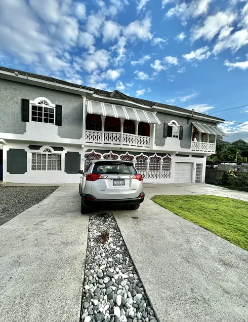 Large home in Portland Parrish - Image 1