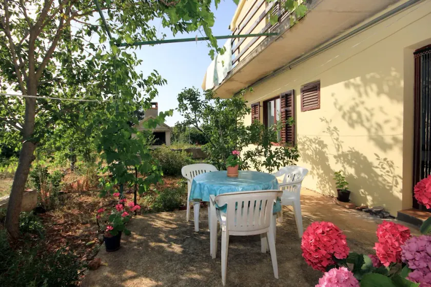 2-Zimmer-Ferienwohnung mit Terrasse Zaglav (Dugi otok) (A-878-a) - Image 1