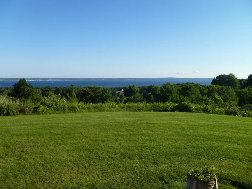 Panoramaudsigt over Little Traverse Bay i Harbor Springs - Image 1