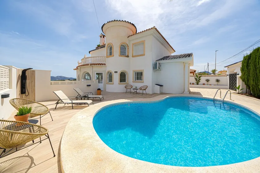 Villa \"Casa Metro Family Villa\" with Pool, Garden, Balcony, Air Conditioning and Wi-Fi - Image 1