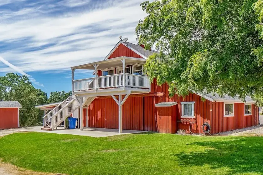 Red Barn Loft - Image 1