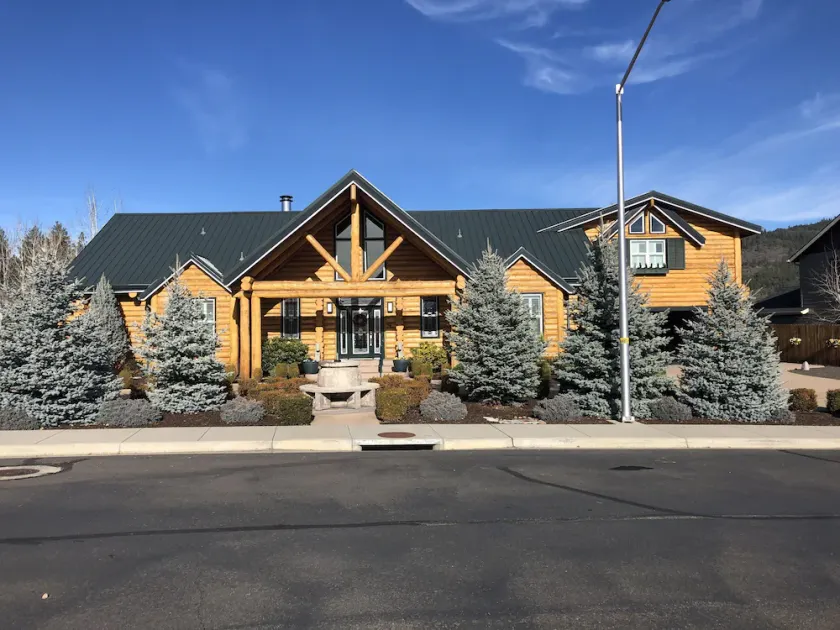 GORGEOUS LUXURY 1 BDRM Fully Furnished Apt., ALL UTILITIES INCLUDED - Image 1