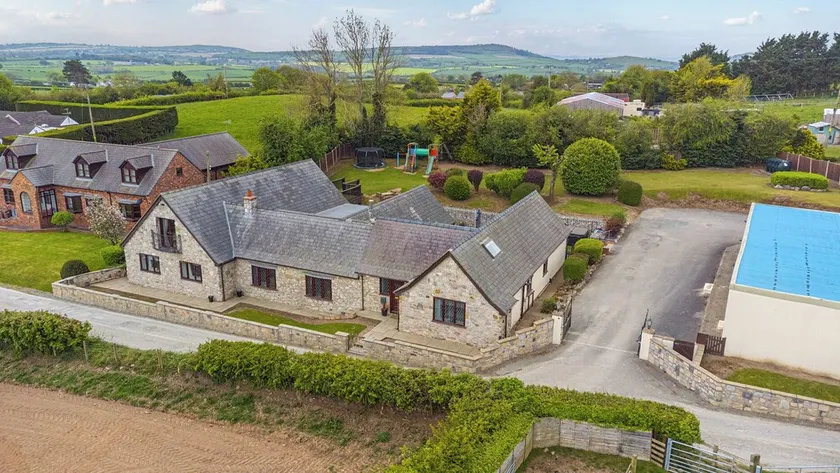 AROSFA, pet friendly, luxury holiday cottage in Trelawnyd - Image 1