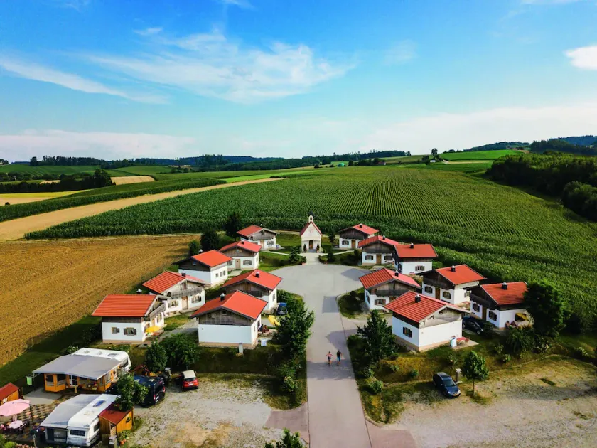 Gemütliches Ferienhaus mit Terrasse im Vital Camp Bayerbach - Image 1