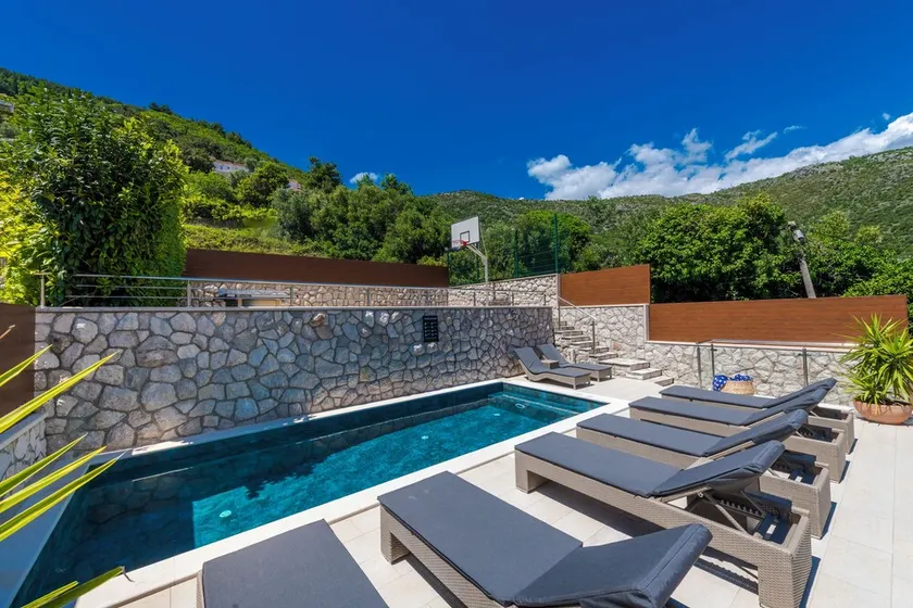 Family Friendly Home with Private Heated Pool & Basketball Court - Image 1