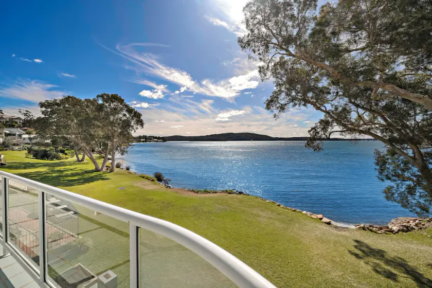 Woody's Place ( Water Front ) - Image 1