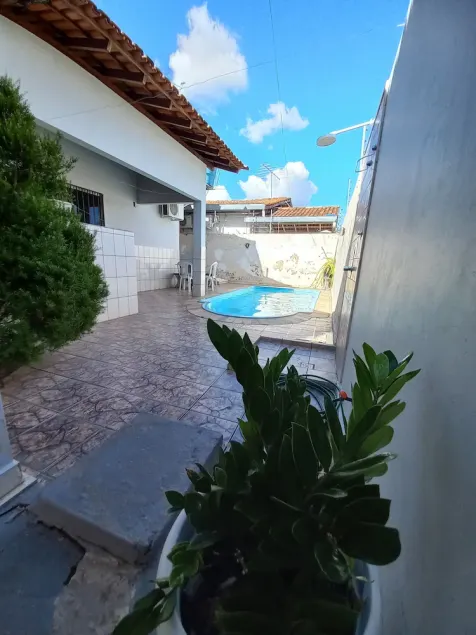 House with POOL in a PRIME area - Image 1