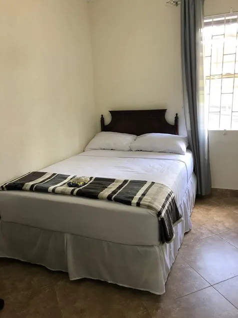 Cozy Apartment Rental Near Airport, Amenities and Bus Route - Image 1