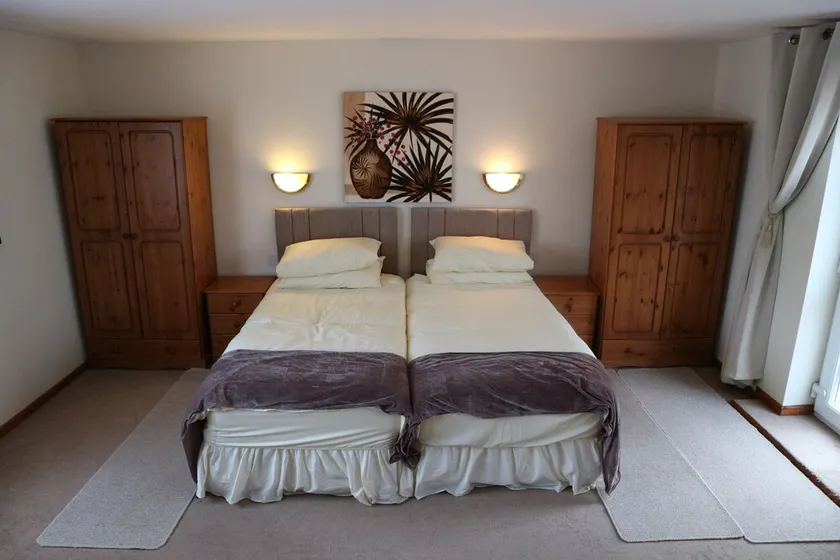 Fantastic self-catering apartment on the outskirts of Caerleon - Image 1
