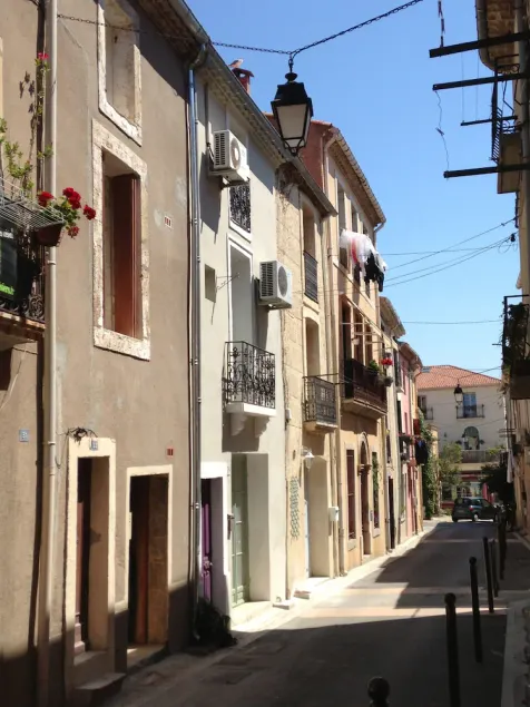 Bel appartement de 2 chambres dans un village historique près de Pézenas, Sète et Montpellier - Image 1