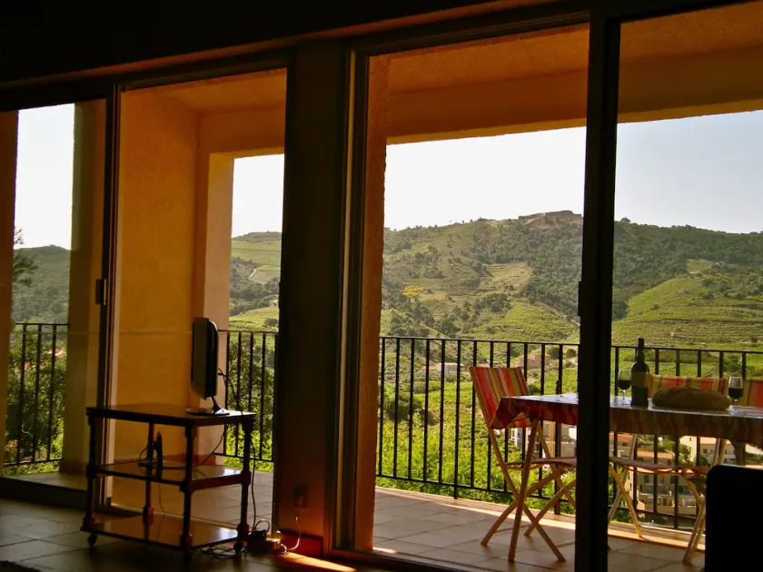 Air-conditioned villa, exceptional location in a private residence with pool - Image 1