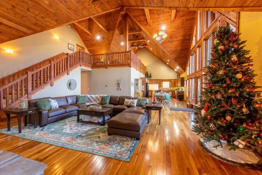 Secluded ski chalet, hot tub, EV charger, 3 kings - Image 1