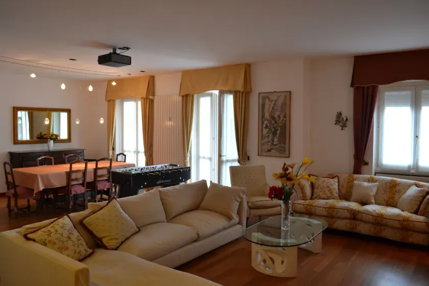 Live Luxuriously in Milan: 4BR/4BA Apartment w/ Triple Kitchen & Living Room - Image 1