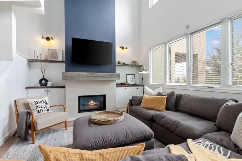 Luxury Blue Mtn Getaway w/ Indoor Sauna (104697) - Image 1