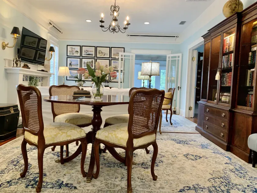 Luxurious and Relaxing Elegance Upstairs 🚭 - Image 1
