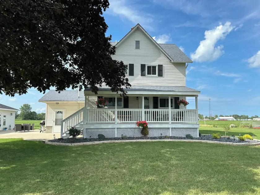 Rich's Gone-Fish-Inn - Image 1