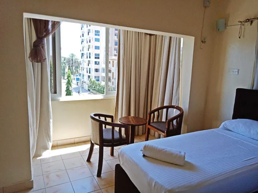 Regency Inn Tudor - Image 1