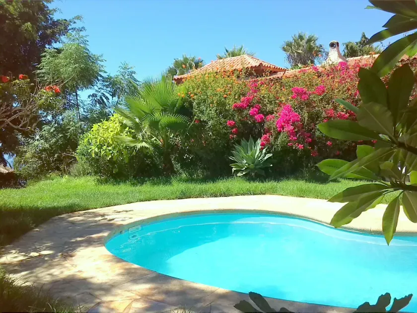 Vacation home with pool in a beautiful country location with sea views Wifi included - Image 1