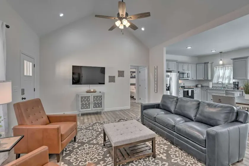 Large family retreat near Nashville - Image 1